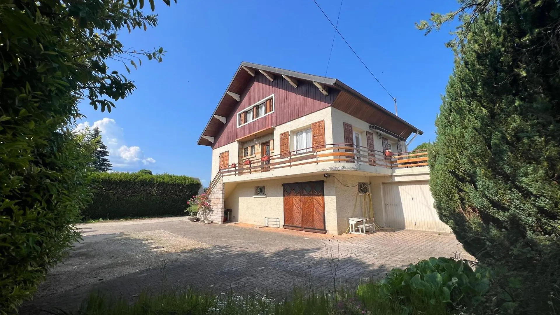 Holiday home Maison Des Vues Imprenables, Jacuzzi, 1H15 Geneva Champagne-en-Valromey